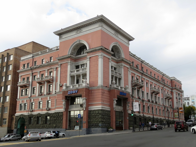 Океанский проспект 19)